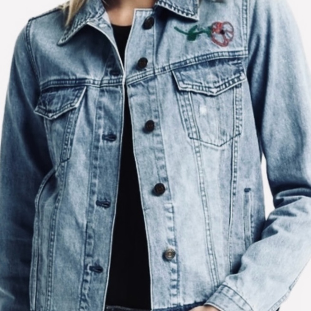 GAP Cropped Denim Jacket Small Two Tone Wash Embroidered Flower Detail